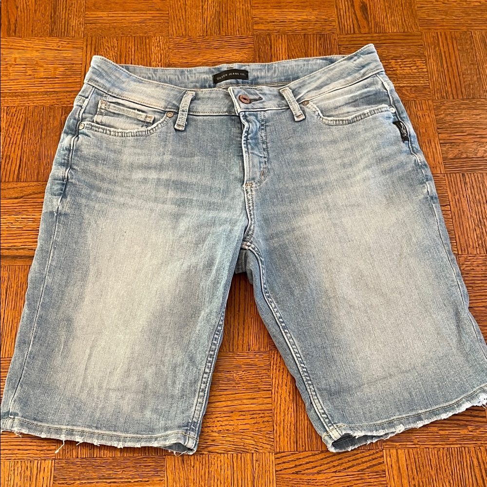 Silver Jeans silo Bermuda  Light Blue Denim Shorts with Branded Button